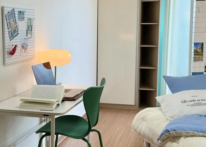54hongdae Station Area, Yeonnam, Hongdae Street, 15 Minutes From Itaewon, Single Accommodation, Fully Furnished 公寓 首爾