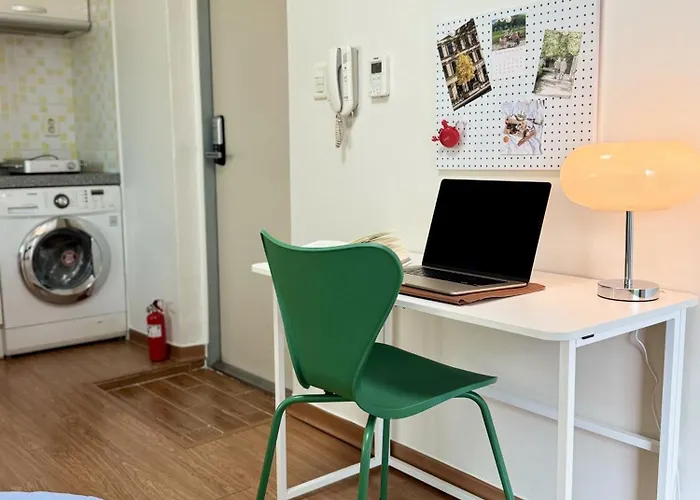 公寓 54hongdae Station Area, Yeonnam, Hongdae Street, 15 Minutes From Itaewon, Single Accommodation, Fully Furnished 首爾