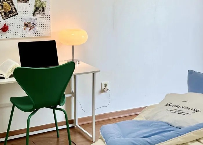 54hongdae Station Area, Yeonnam, Hongdae Street, 15 Minutes From Itaewon, Single Accommodation, Fully Furnished 公寓 首爾