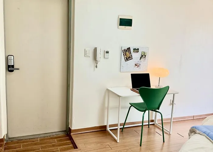 54hongdae Station Area, Yeonnam, Hongdae Street, 15 Minutes From Itaewon, Single Accommodation, Fully Furnished *