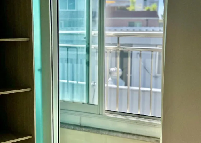 54hongdae Station Area, Yeonnam, Hongdae Street, 15 Minutes From Itaewon, Single Accommodation, Fully Furnished