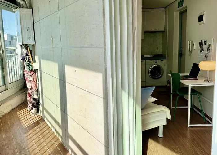 公寓 54hongdae Station Area, Yeonnam, Hongdae Street, 15 Minutes From Itaewon, Single Accommodation, Fully Furnished *