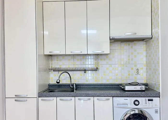 54hongdae Station Area, Yeonnam, Hongdae Street, 15 Minutes From Itaewon, Single Accommodation, Fully Furnished 首爾